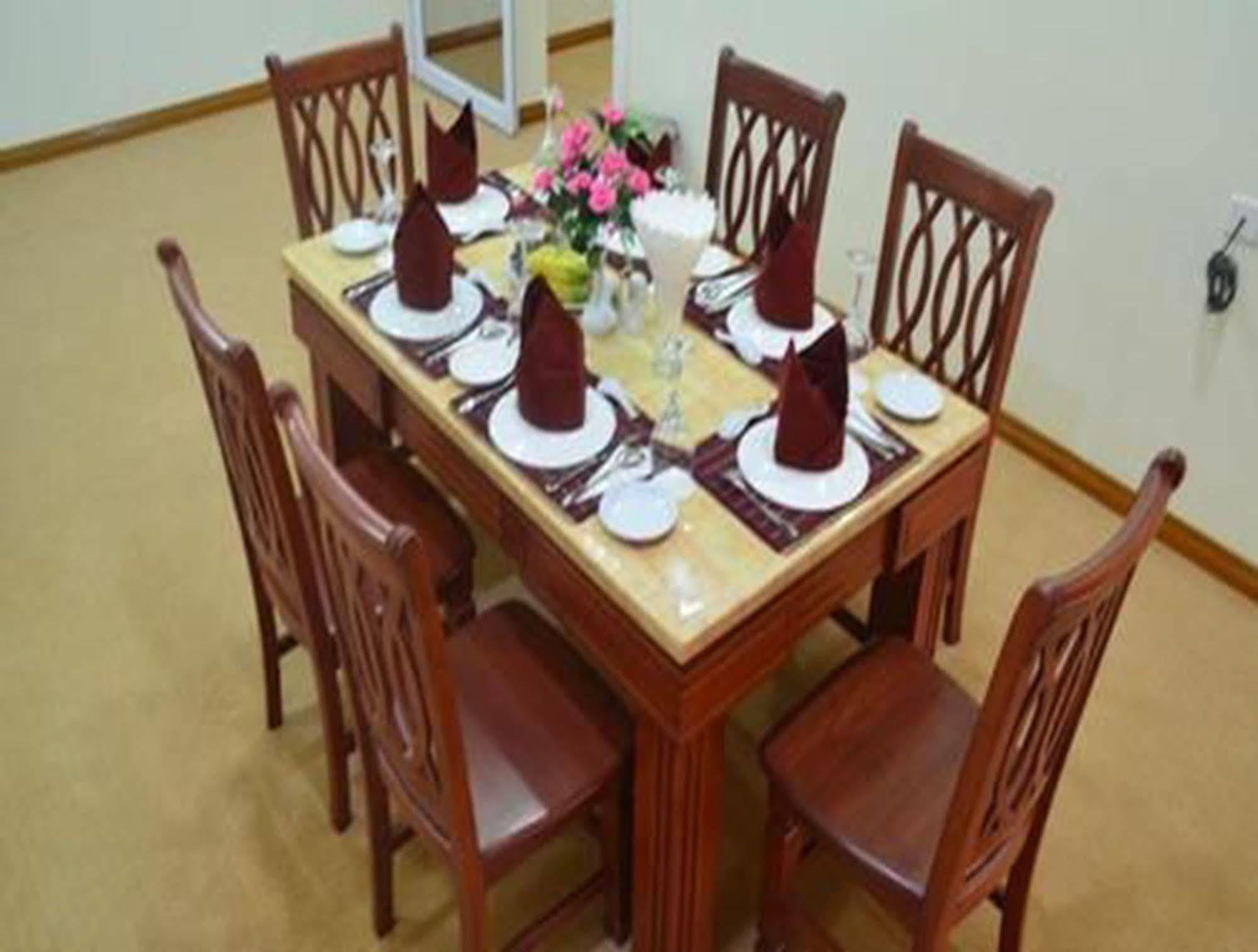 Myat Nan Yone Hotel Naypyidaw Екстер'єр фото