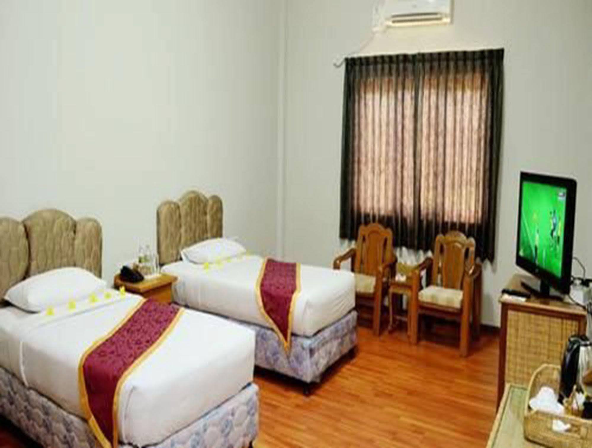 Myat Nan Yone Hotel Naypyidaw Екстер'єр фото