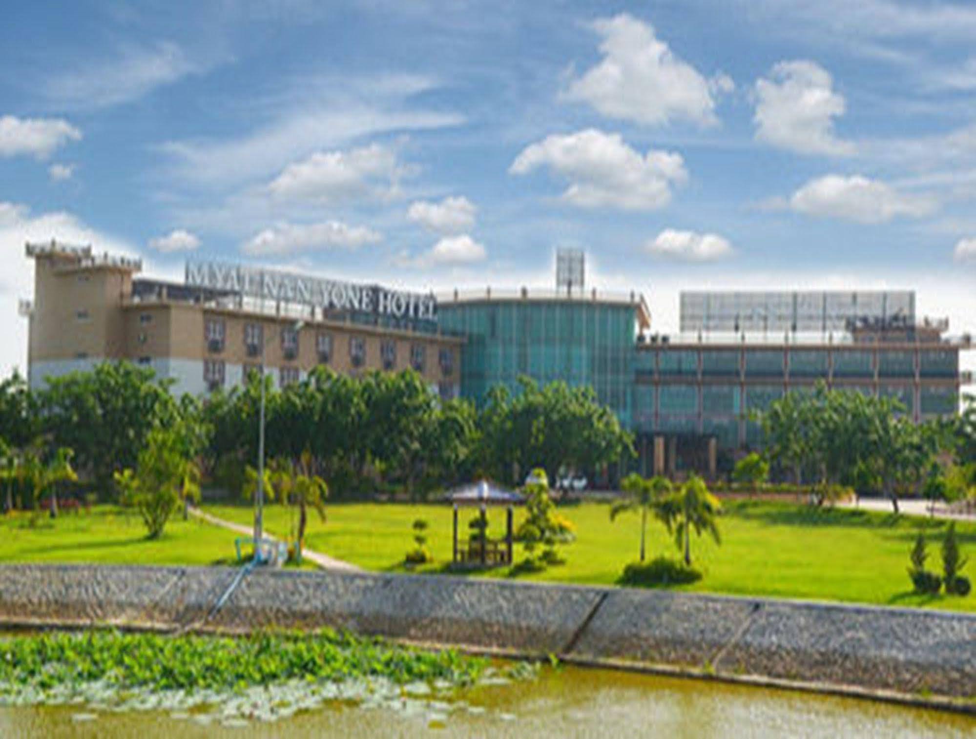 Myat Nan Yone Hotel Naypyidaw Екстер'єр фото